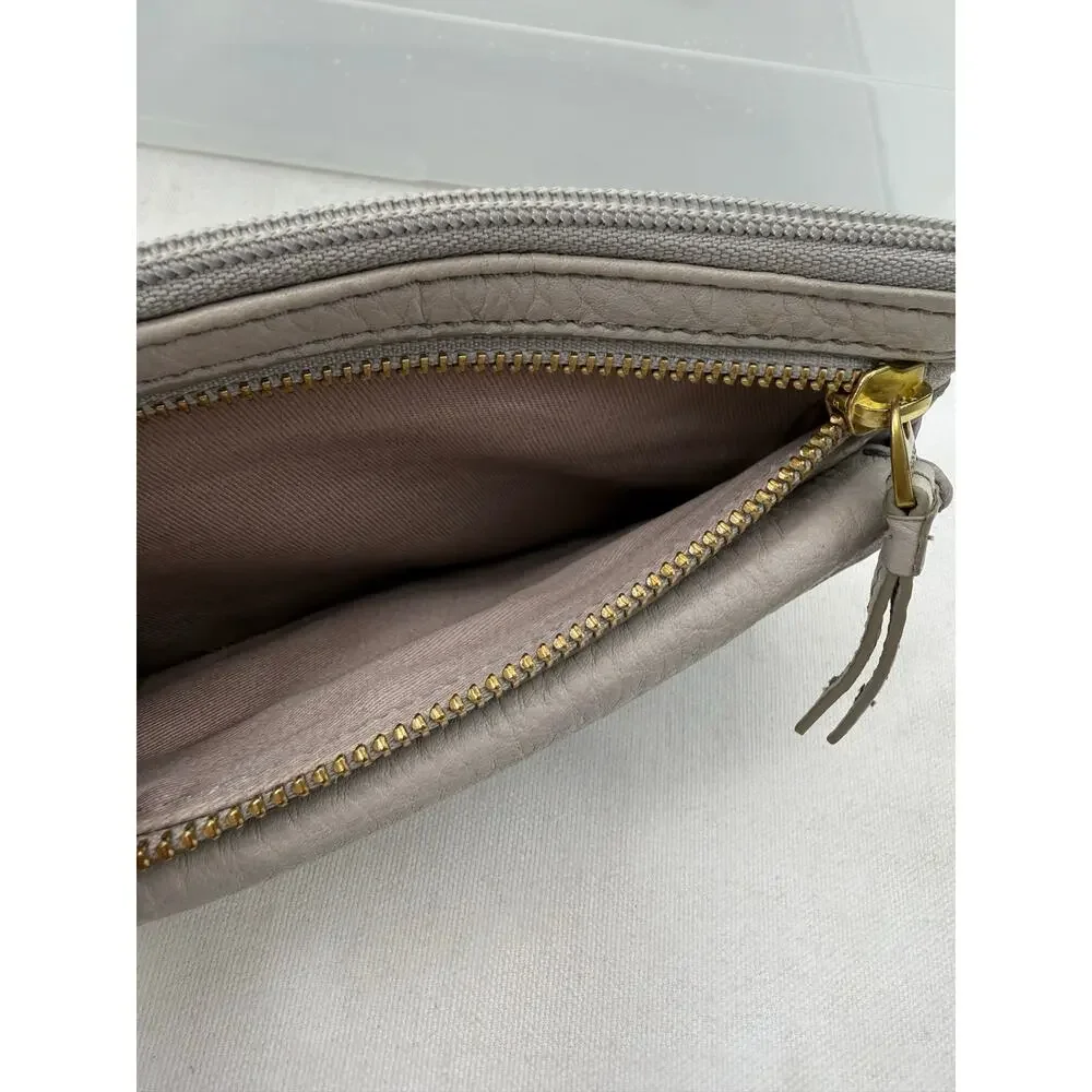 Fossil Light Gray Leather Zip Wallet Clutch 7.5 x 4.5